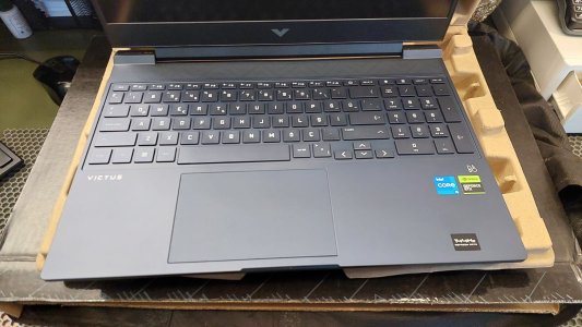 SIFIR AYARINDA HP VİCTUS GAMİNG LAPTOP 7N9U9EA